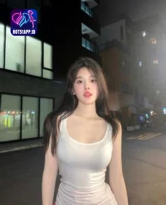 Read more about the article Momiei Female Influencer Hot51