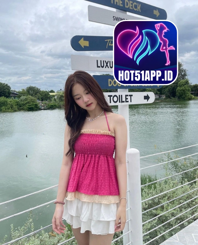 Julia Sanders-HOT51APP.ID