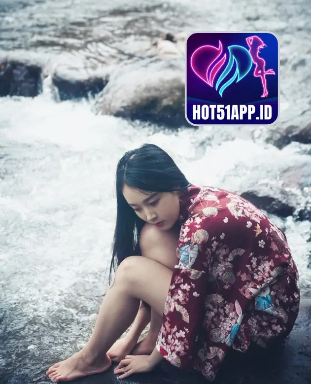 Charlotte Ward-HOT51APP.ID