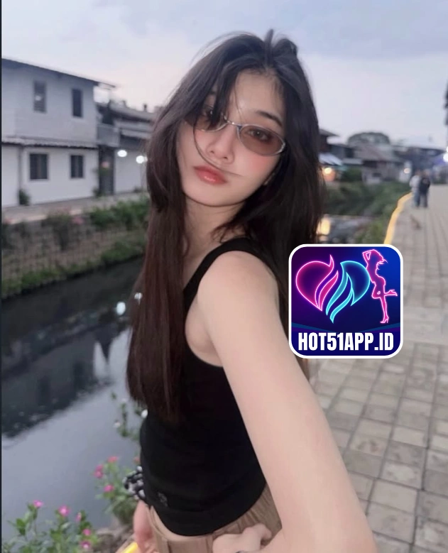 Violet Lowe-HOT51APP.ID