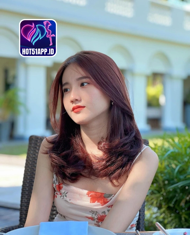 Jessica Hall-HOT51APP.ID